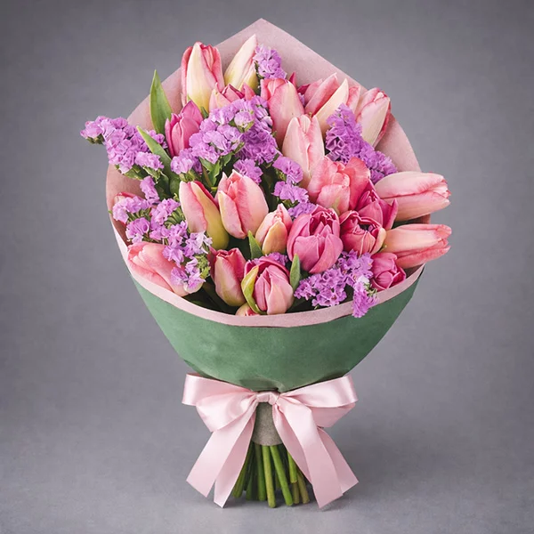 Шанталь - букет из розовых и фиолетовых тюльпанов
